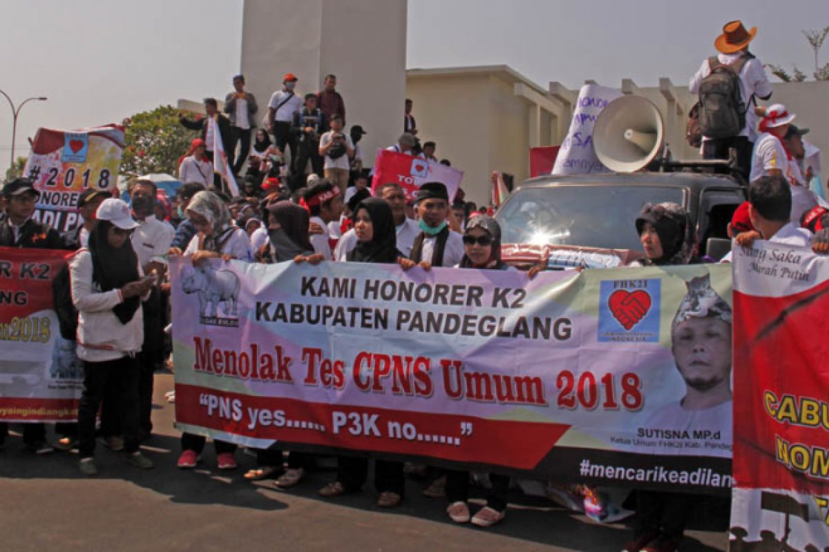 Honorer Banten Demo Tolak Tes  CASN Umum 2018