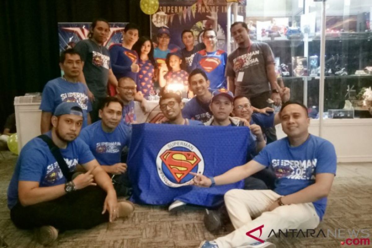 Sebuah komunitas Superman Fans of Indonesia tunjukkan eksistensi