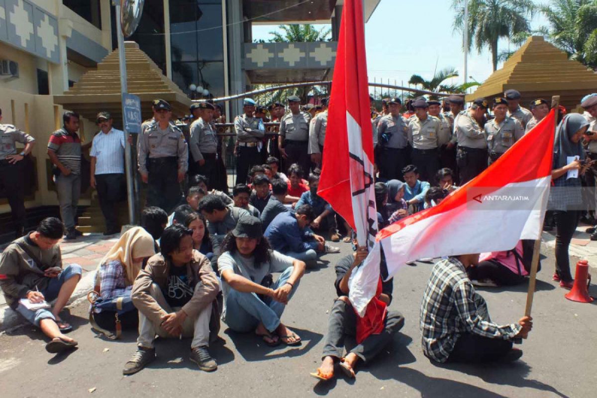 GMNI Jember Demo Desak Pemkab Jember Wujudkan Daulat Agraria (Video)