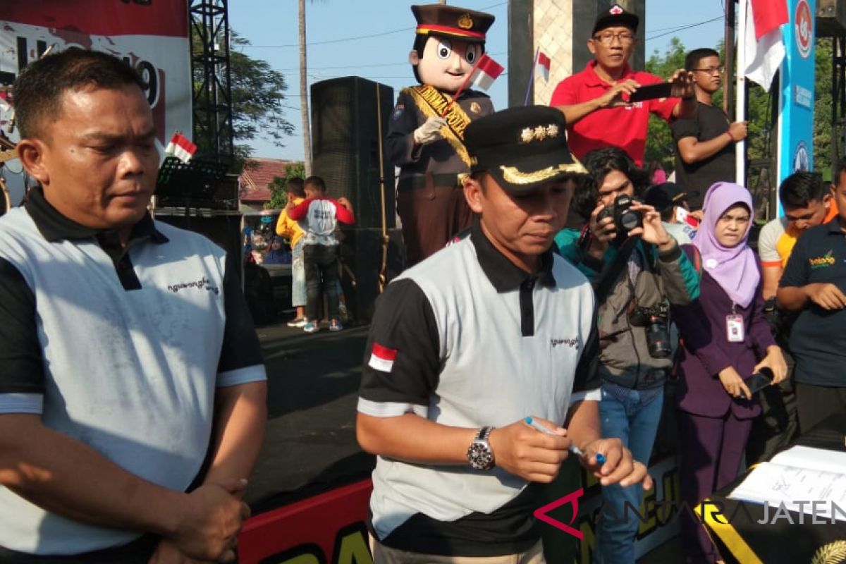 Ratusan warga Batang mendeklarasikan pemilu damai