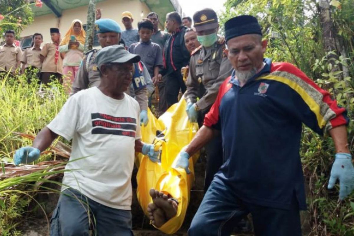 Penjahit sepatu keliling ditemukan tewas gantung diri di Sulik Air Solok