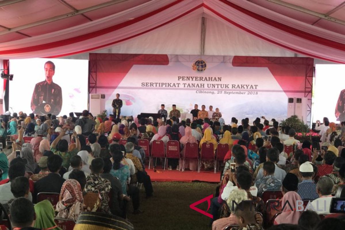 Presiden Jokowi sementara stop bagikan sepeda