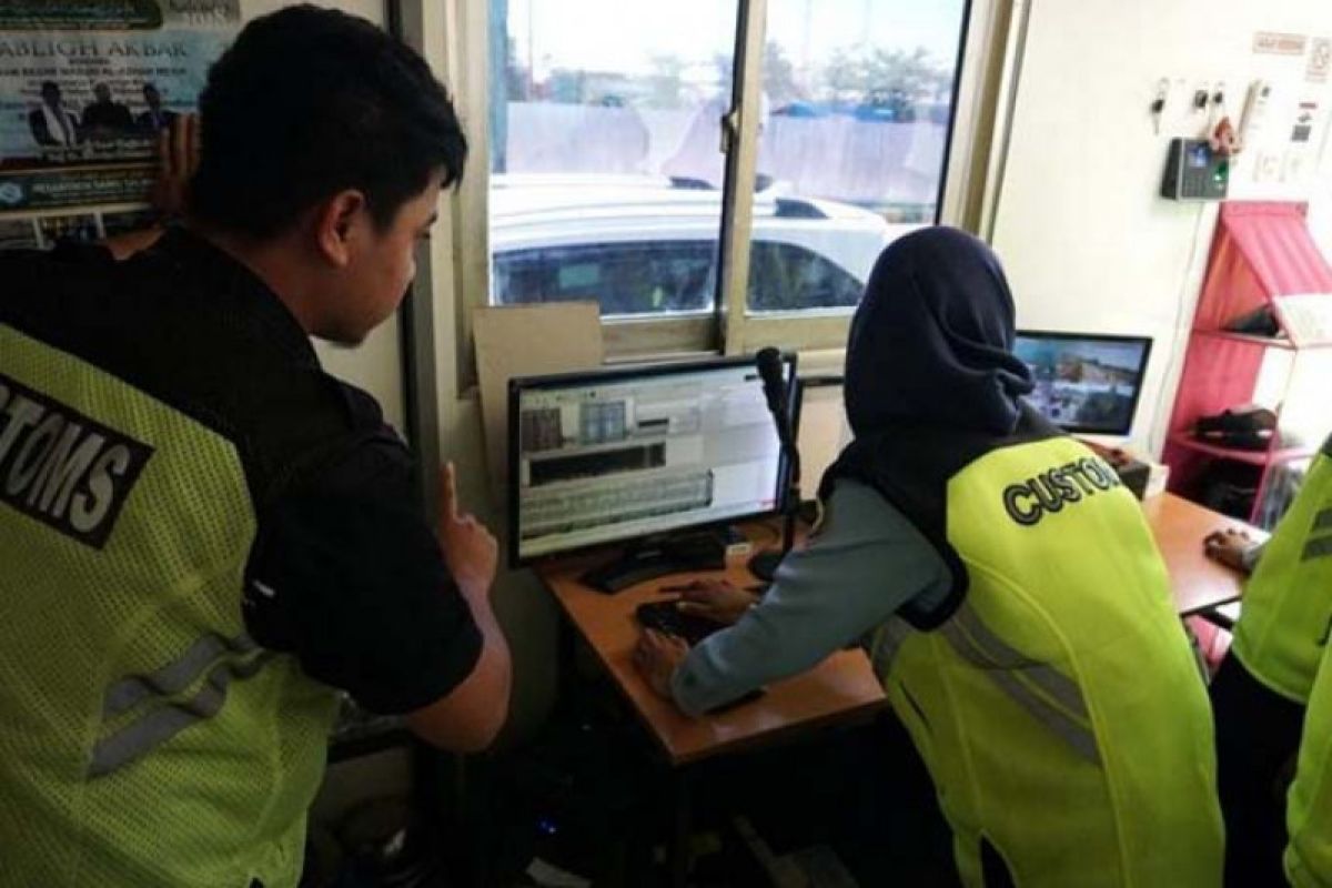 Mahasiswa STAN mengenal lebih dekat Pelabuhan Tanjung Emas