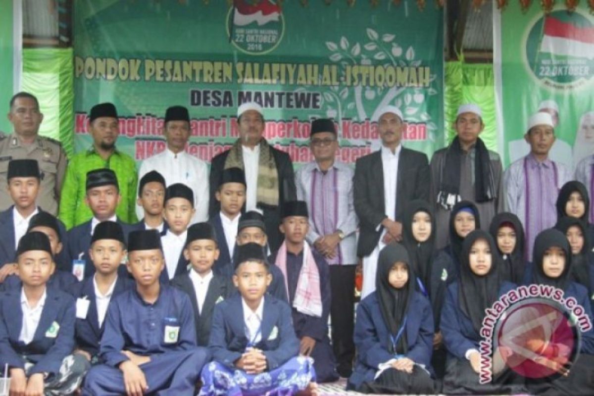 Akademisi: pondok pesantren pilar tegaknya NKRI