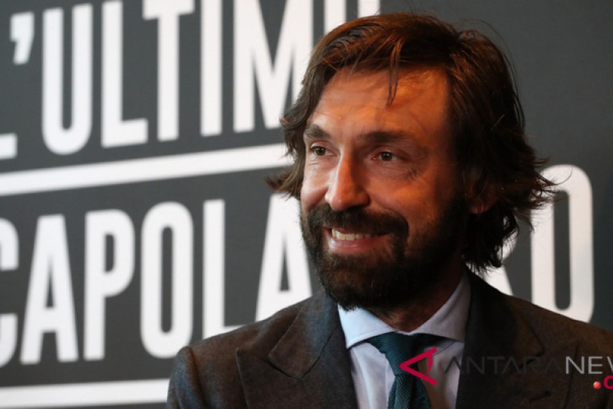 Pirlo bergurau bahwa dirinya ditawari latih Barca