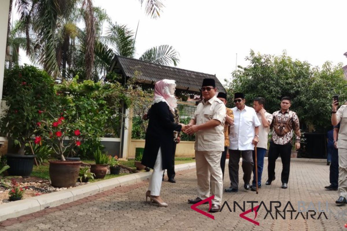 Prabowo Subianto silaturahmi ke keluarga Gus Dur