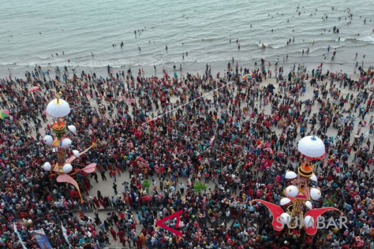 Pariaman ubah jalur pembuangan tabuik ke laut pada 2019