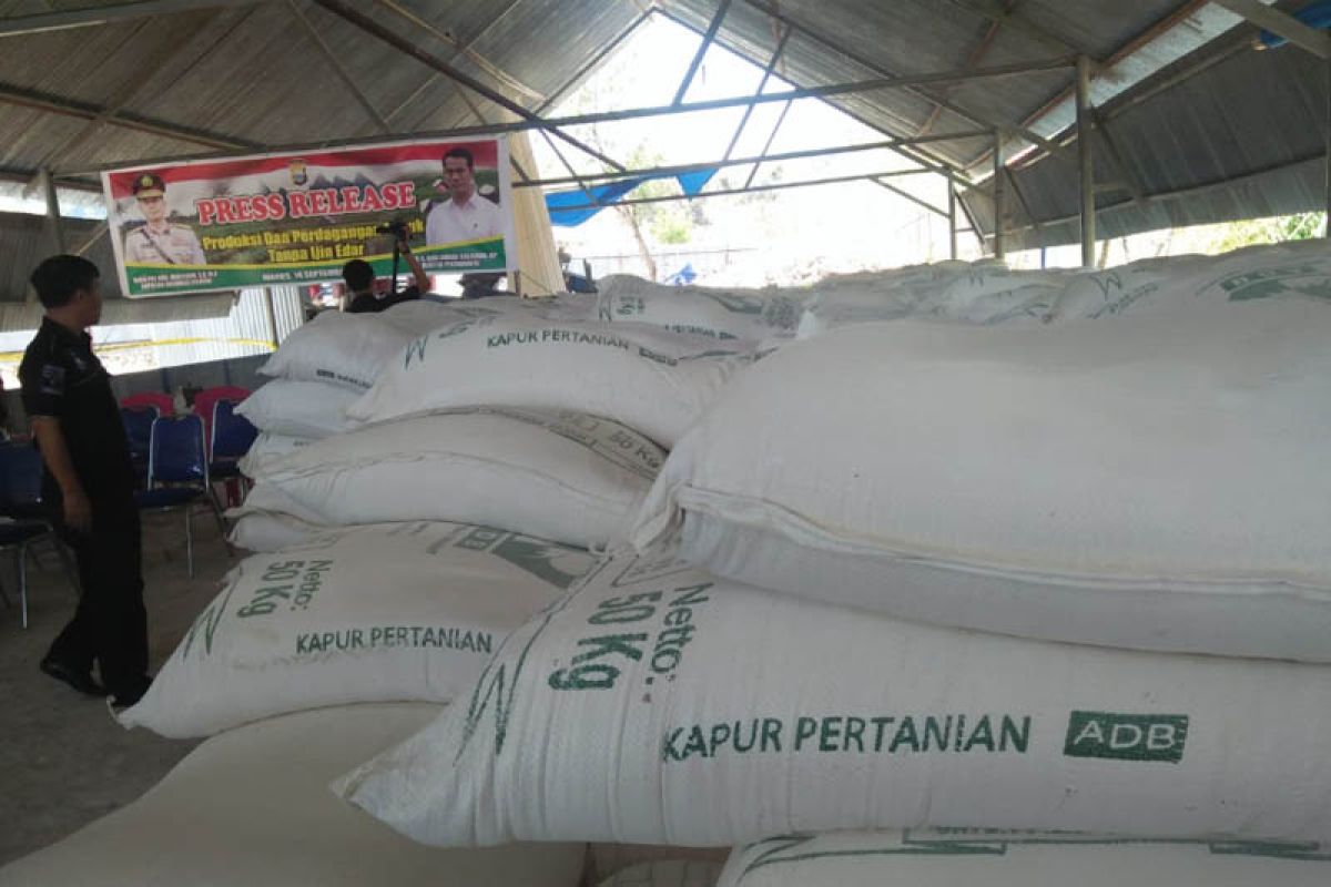 Penyidikan 205 ton pupuk ilegal dinilai lambat