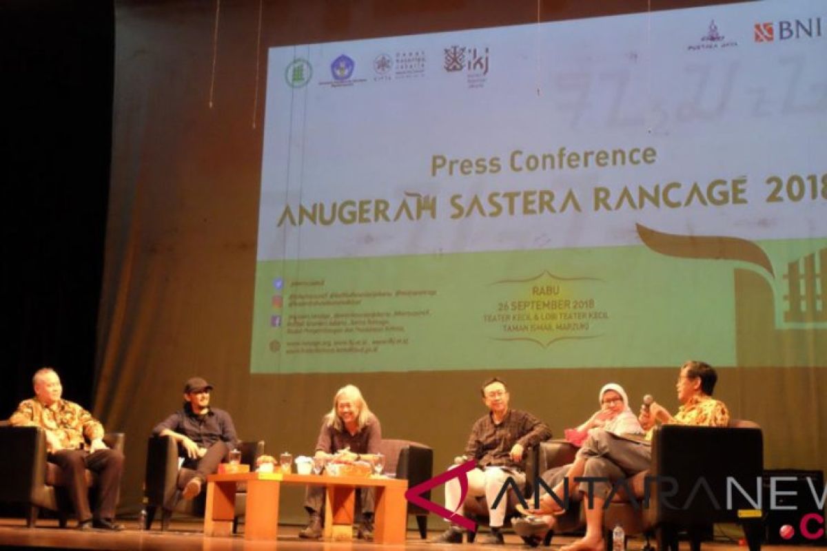 Enam sastrawan berbagai daerah terima Anugerah Sastra Rancage