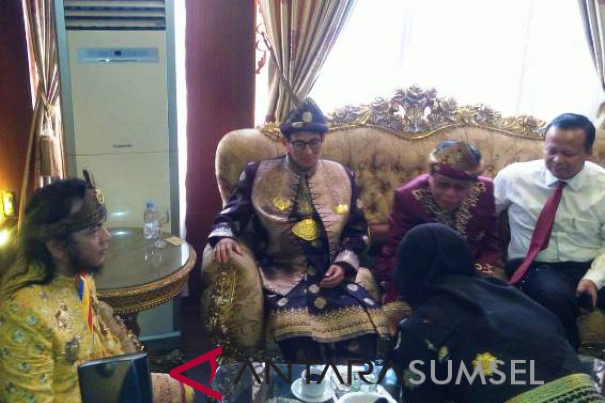 Sandiaga sarapan pagi di rumah Sultan Palembang