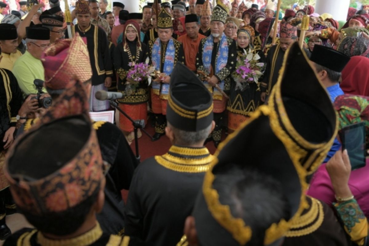 Bupati dan Wabup merangin disambut secara adat