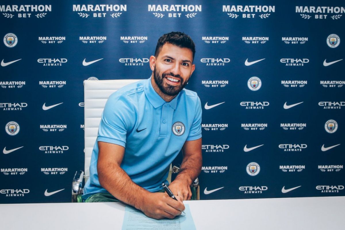 Aguero perpanjang kontrak di City sampai 2021