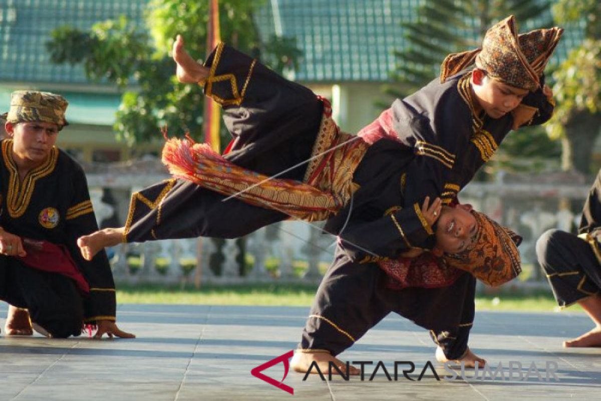 Tanah Datar bina generasi muda lewat silat tradisi