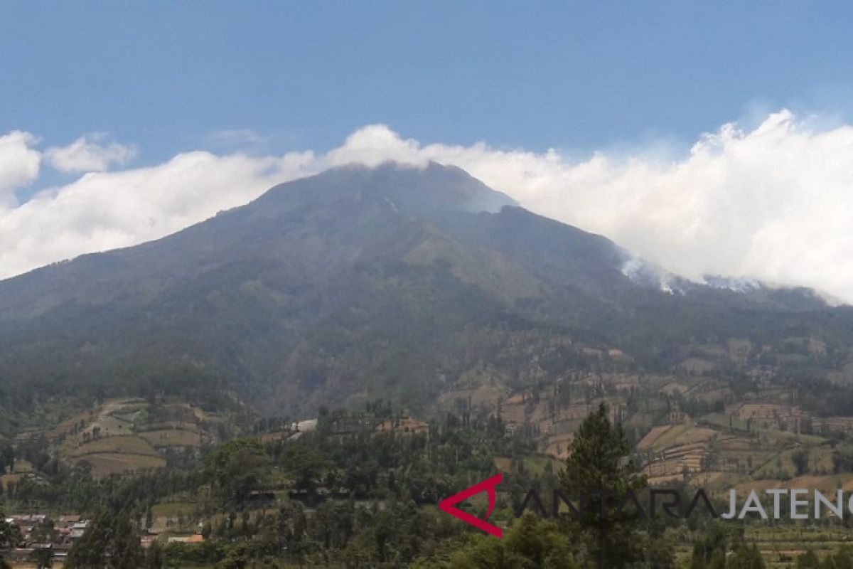 Empat pendaki alami hipotermia di puncak Gunung Sumbing