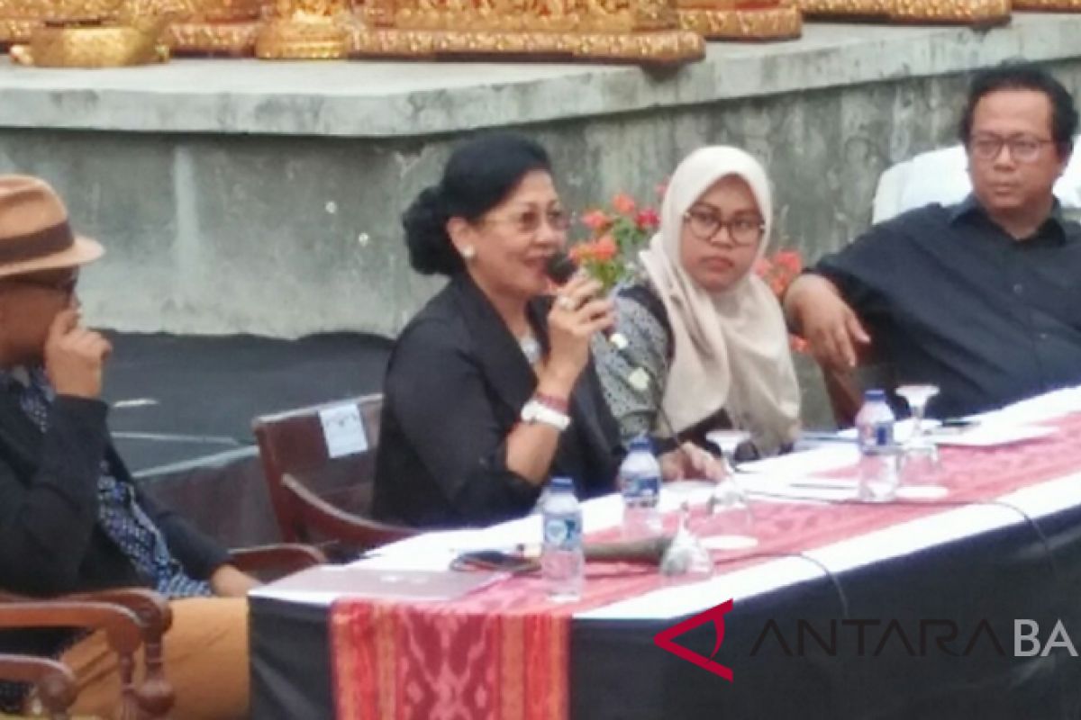 Suastini Koster dukung seni penunjang pariwisata