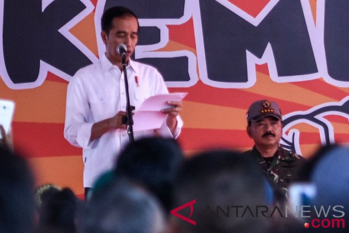 Presiden Jokowi hibur anak-anak terdampak gempa Lombok