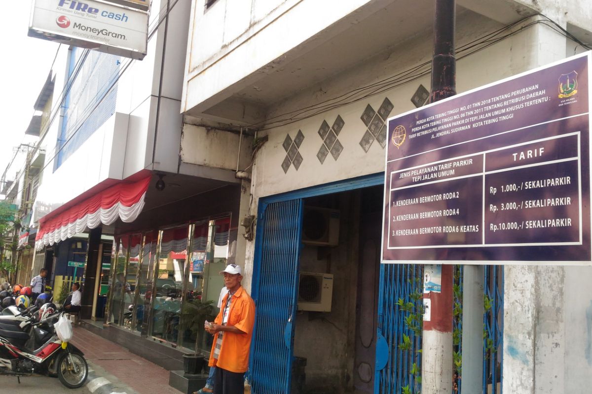 Tarif retribusi parkir di Tebing Tinggi naik