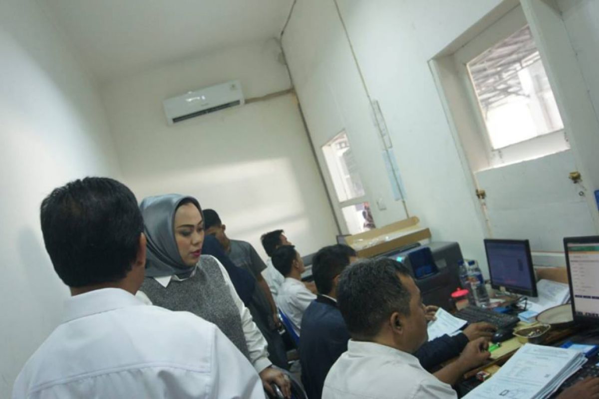 Pemkab Karawang evaluasi pelayanan KTP-e di kecamatan