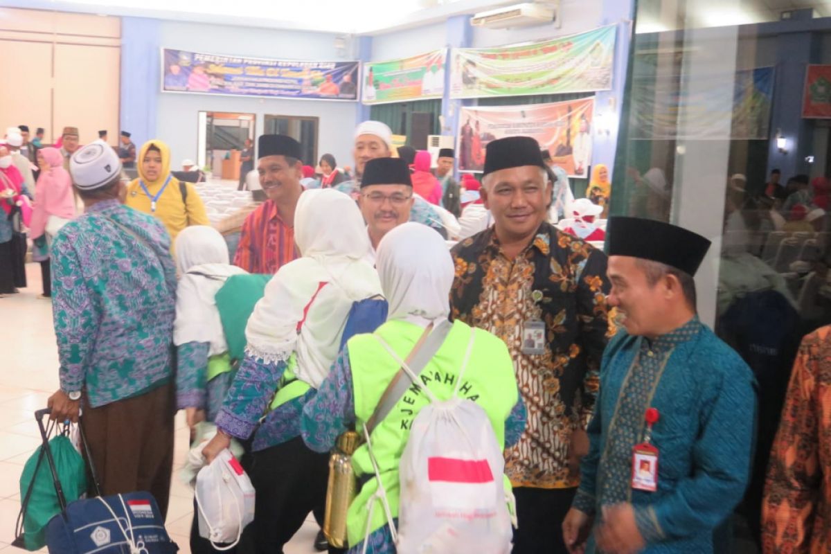 Wabup Sekadau sambut jamaah haji di Batam