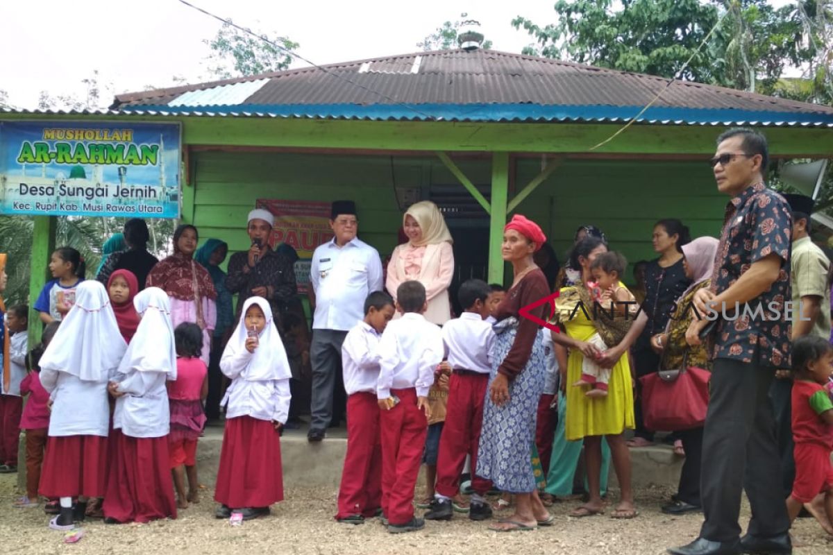 Murid PAUD numpang belajar di musholla