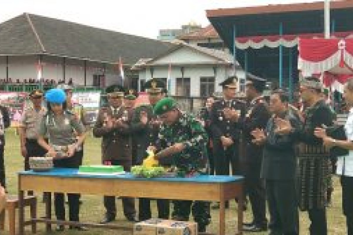 Bupati Sanggau sampaikan peran TNI
