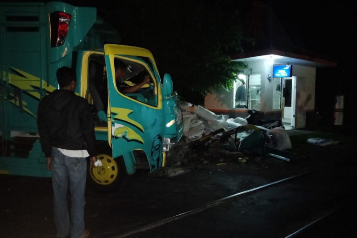 KAI DAOP VII Tegaskan Truk Terguling Berhasil Dievakuasi