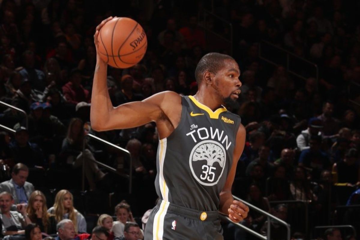 Durant cetak 41 poin, Warriors tundukkan Knicks 128-100