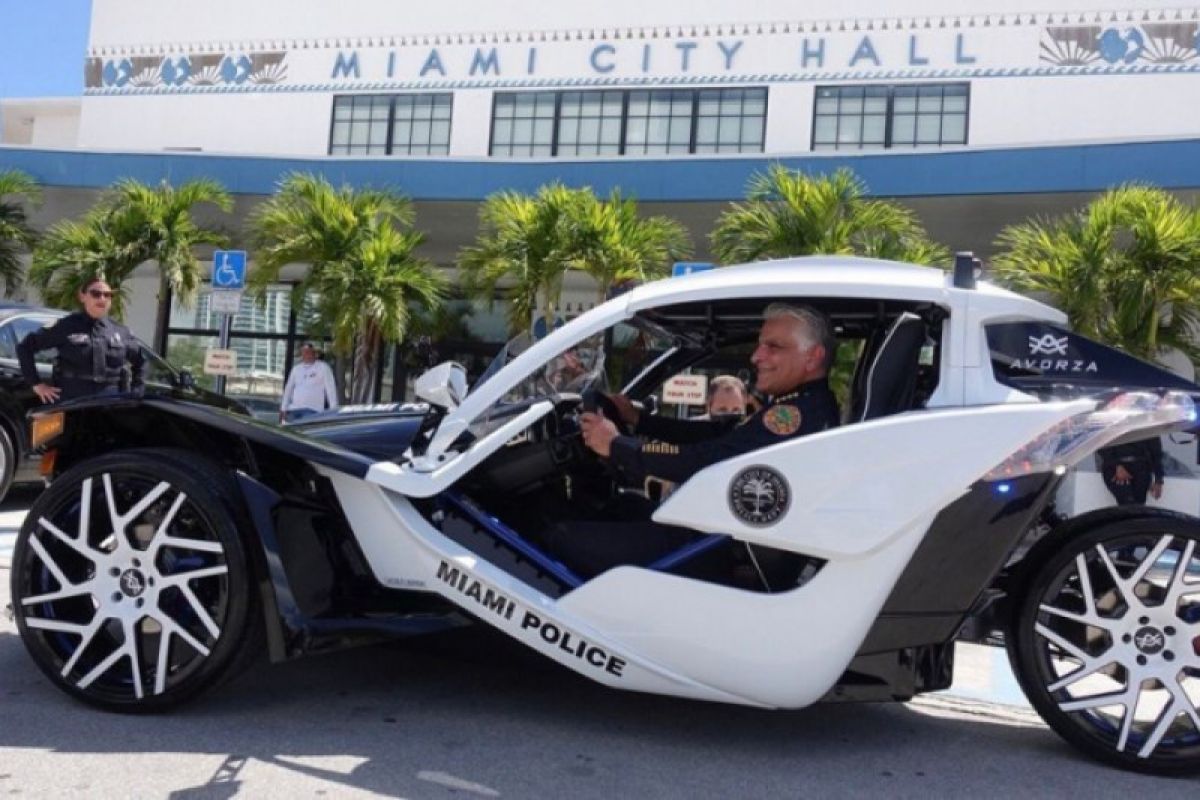 Kepolisian Miami dapat mobil polisi paling keren