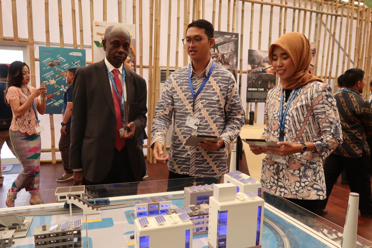 IMF-WB - Solar panel displayed in Indonesia Pavilion attracts delegates