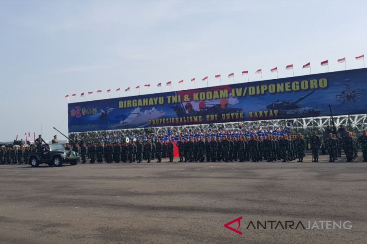 Upacara HUT TNI dipusatkan di Lanumad Ahmad Yani