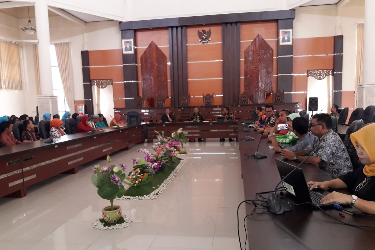 Guru Honorer K2 Adukan Nasib Ke Dewan