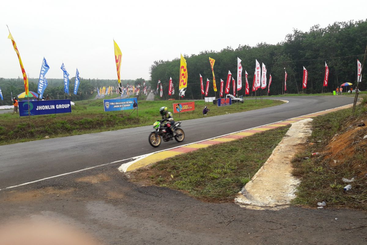 Pembalap Legendaris Tabalong  Di Kejurnas Motorprix Region V