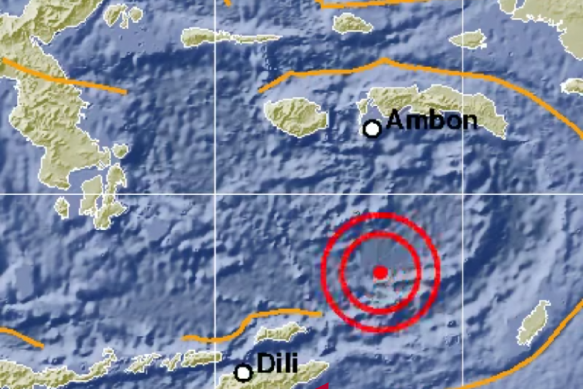 Penyebab terjadinya gempa magnitudo 7,7 di Laut Banda