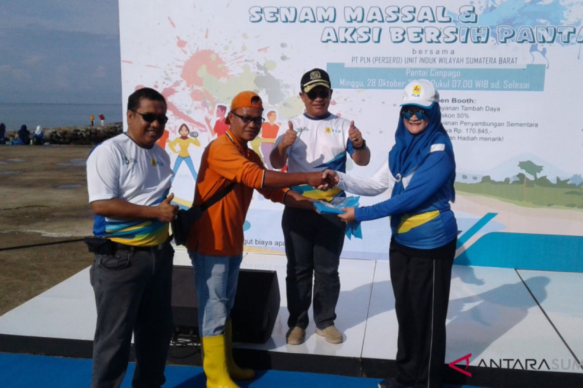 PLN UIW Sumbar gelar aksi bersih pantai Padang, wujud kepedulian