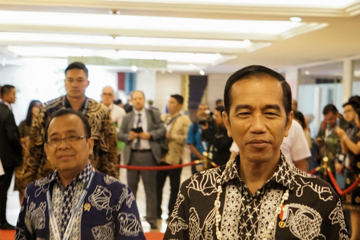 Presiden Jokowi berpuisi tentang laut di OOC