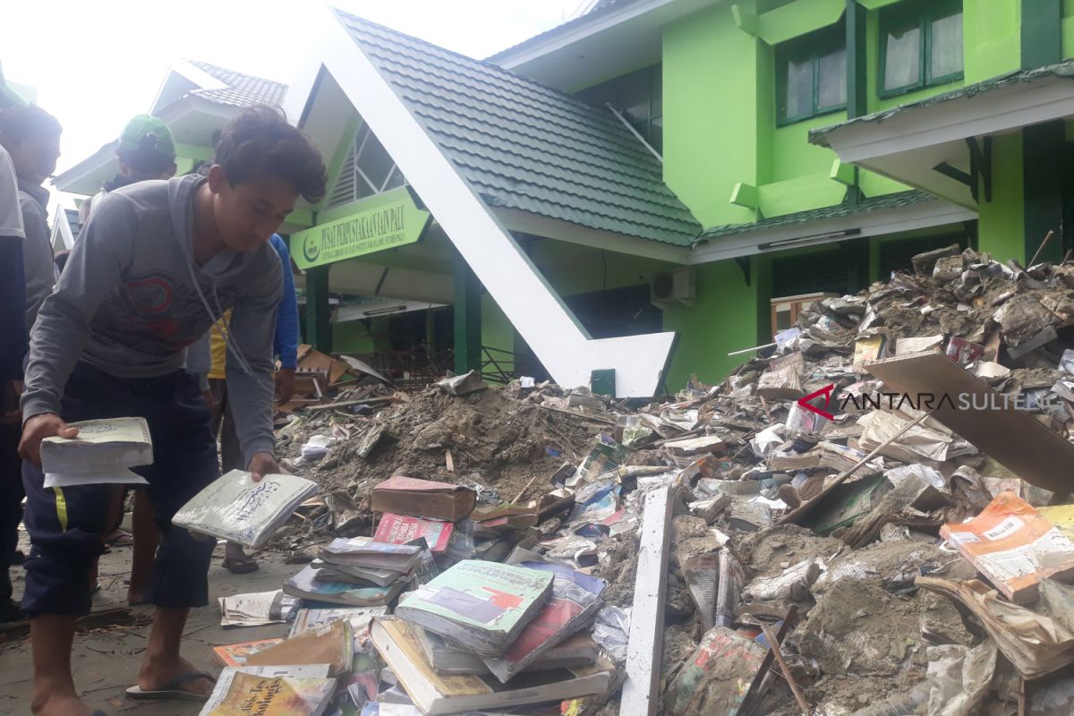 Ribuan buku perpustakaan IAIN rusak dihantam tsunami
