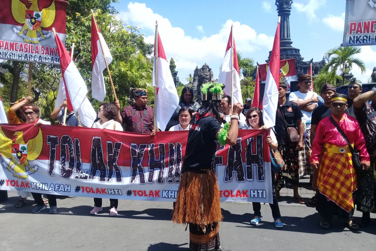 Umat muslim Bali tidak terpancing penurunan bendera HTI