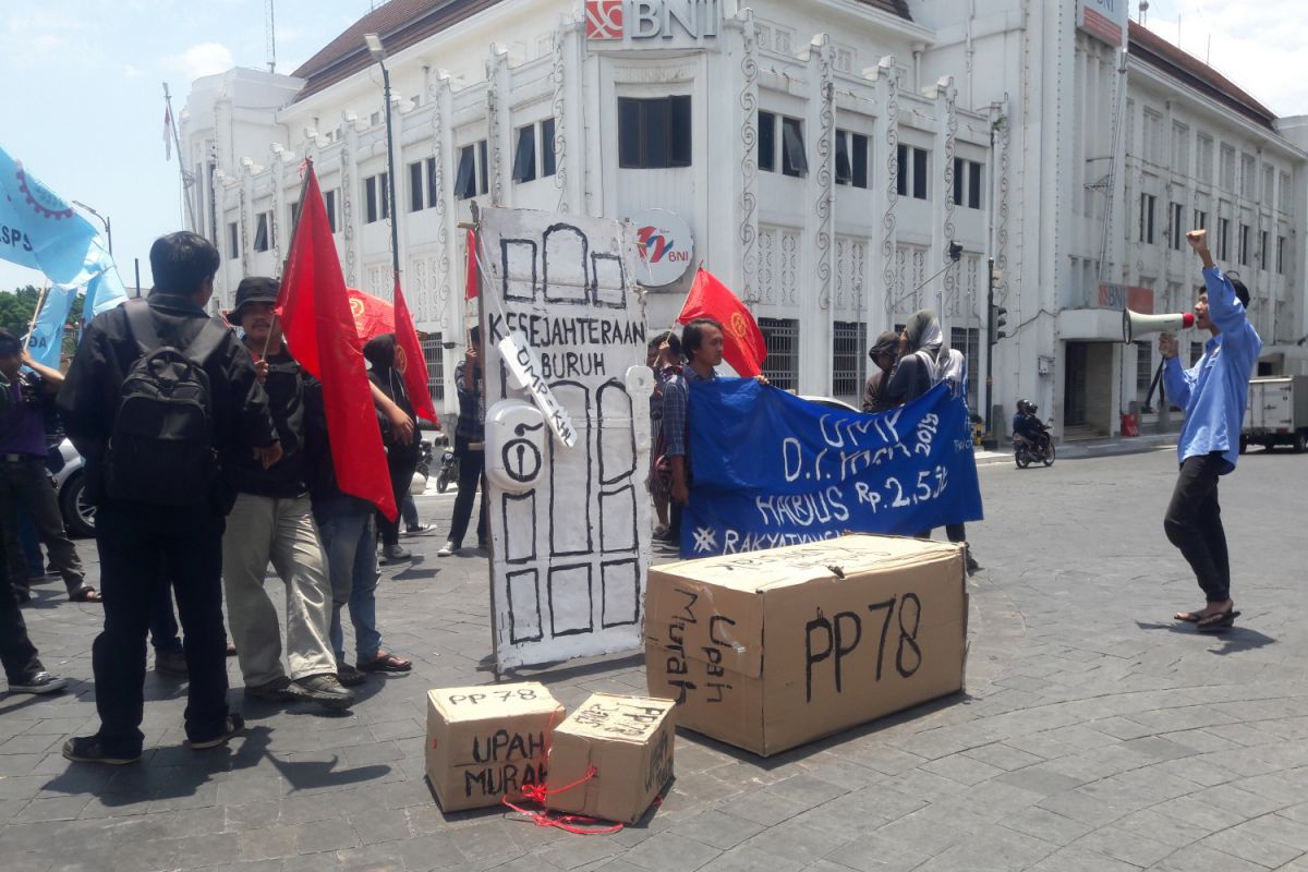 Buruh Yogyakarta  demo tuntut UMK Rp2,4  juta hingga Rp2,9 juta