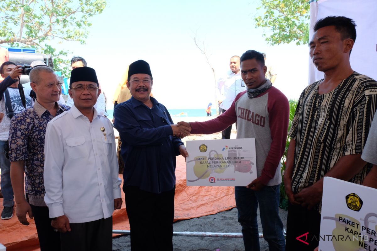 Nelayan Mataram Dapat Konverter Kit Dari ESDM