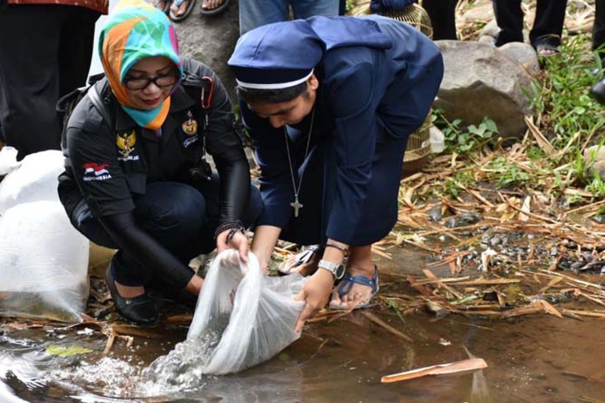 Gelar Budaya 2018, warga lepas benih ikan