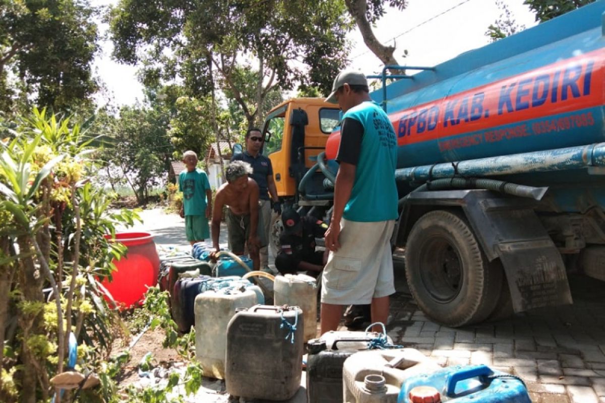 Distribusi Air Bersih Dilakukan di Desa Sepawon-Kabupaten Kediri