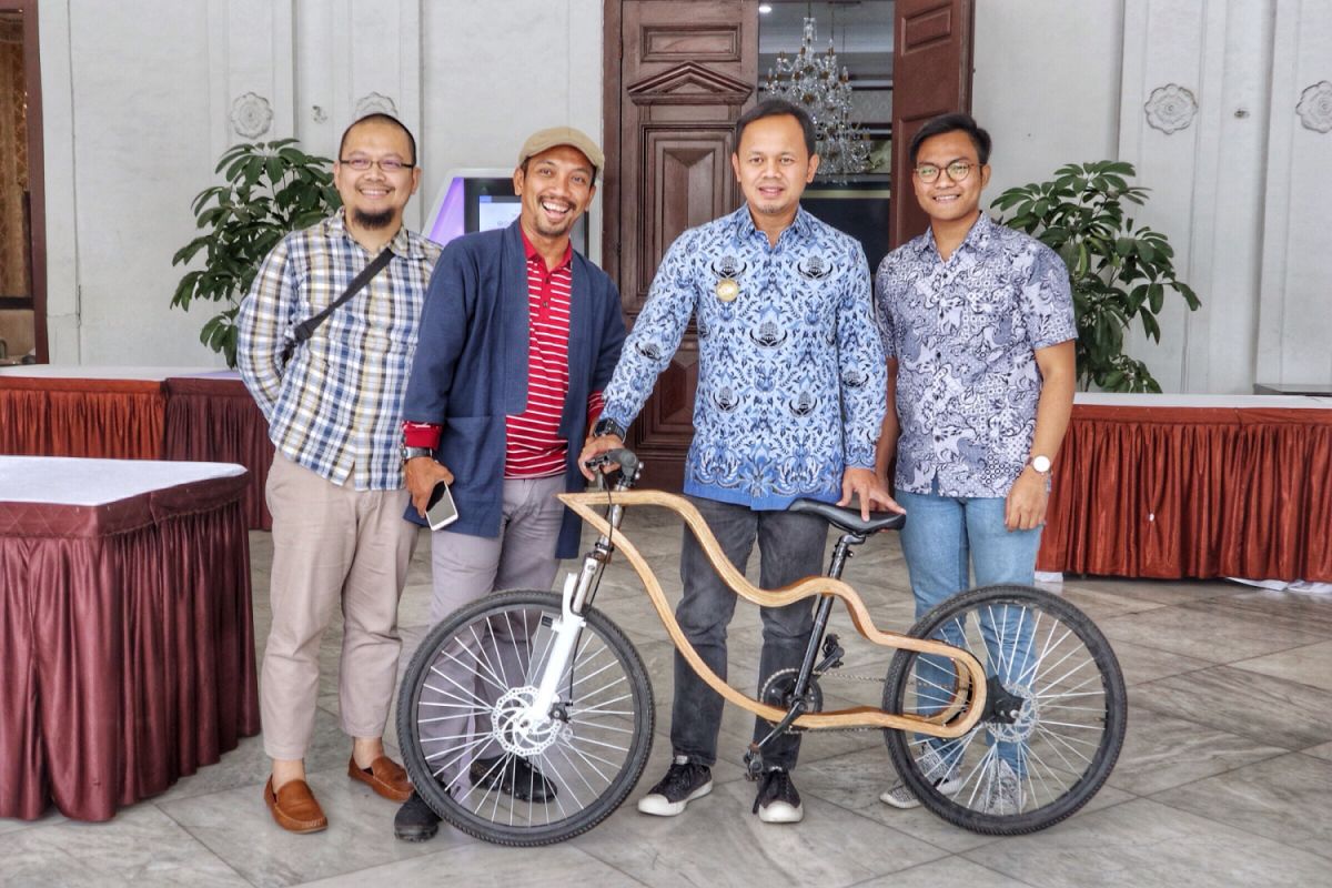 November gratis naik sepeda kayu keliling Bogor