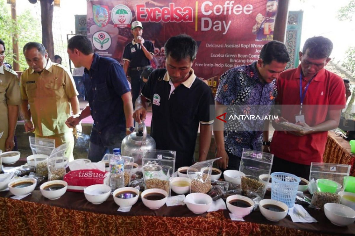 Petani Jombang Ikuti Kompetisi Kopi Excelsa yang Pertama di Indonesia