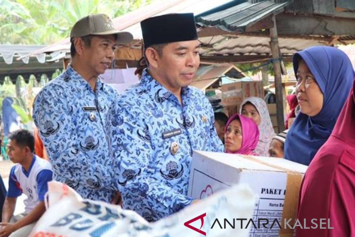 Wabup HSS serahkan bantuan korban kebakaran Mawangi