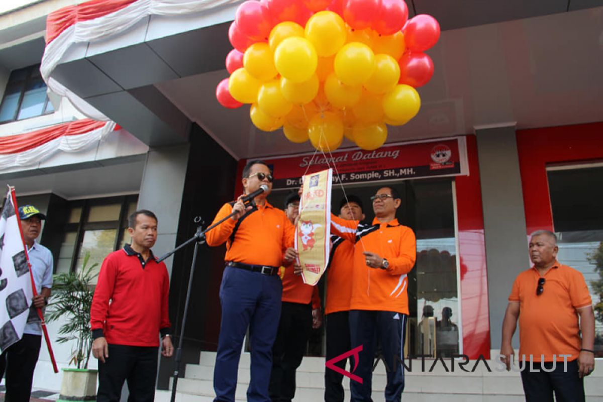 Dirjen Imigrasi jalan sehat bersama pegawai Kemenkumham