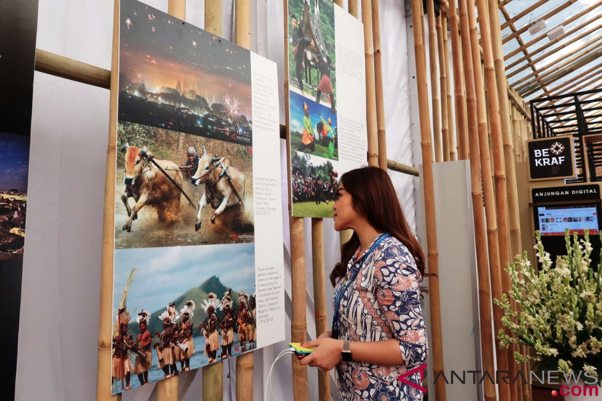 Sejumlah karya foto LKBN Antara dipamerkan di Paviliun Indonesia