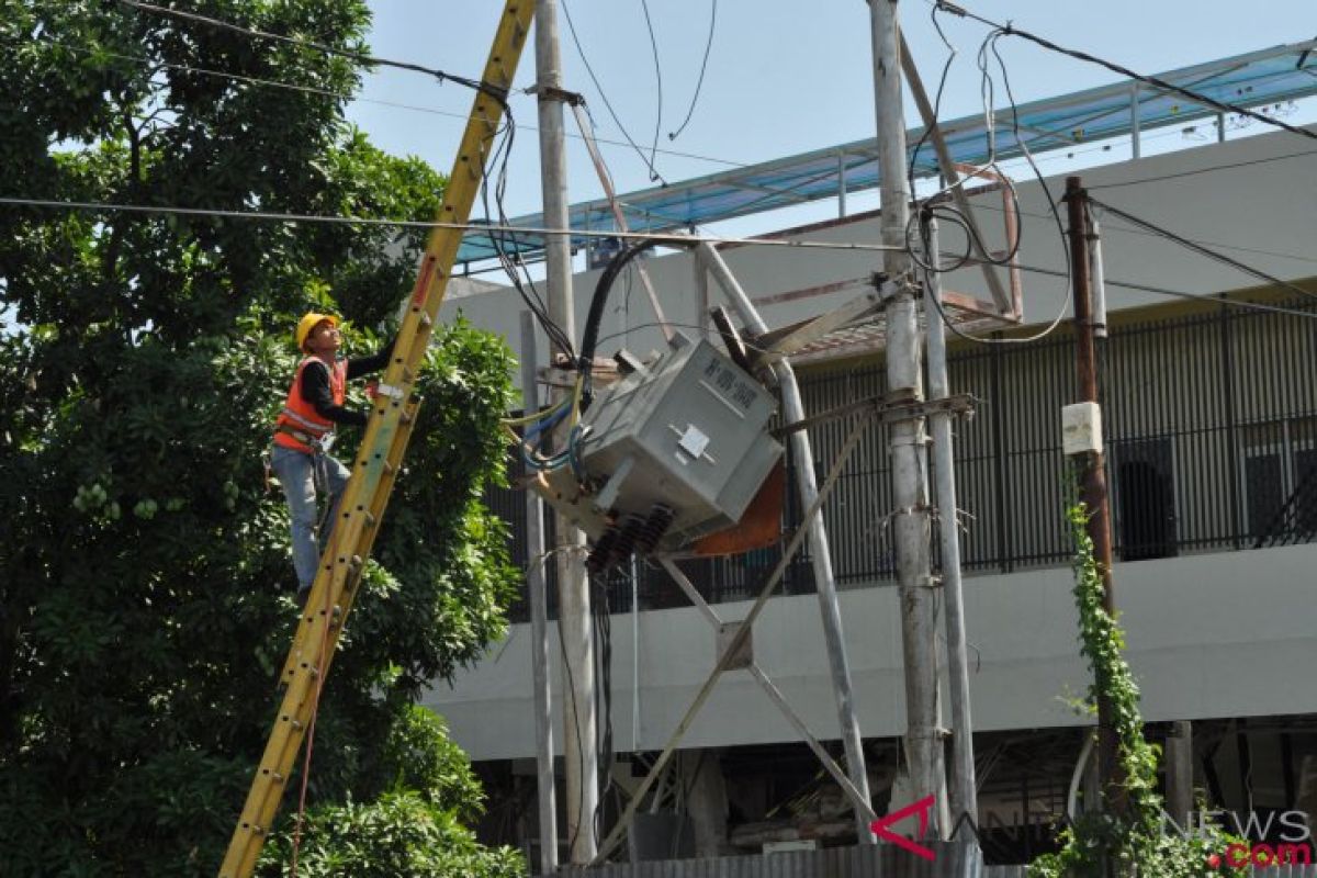 PLN bangun kembali jaringan listrik di Palu
