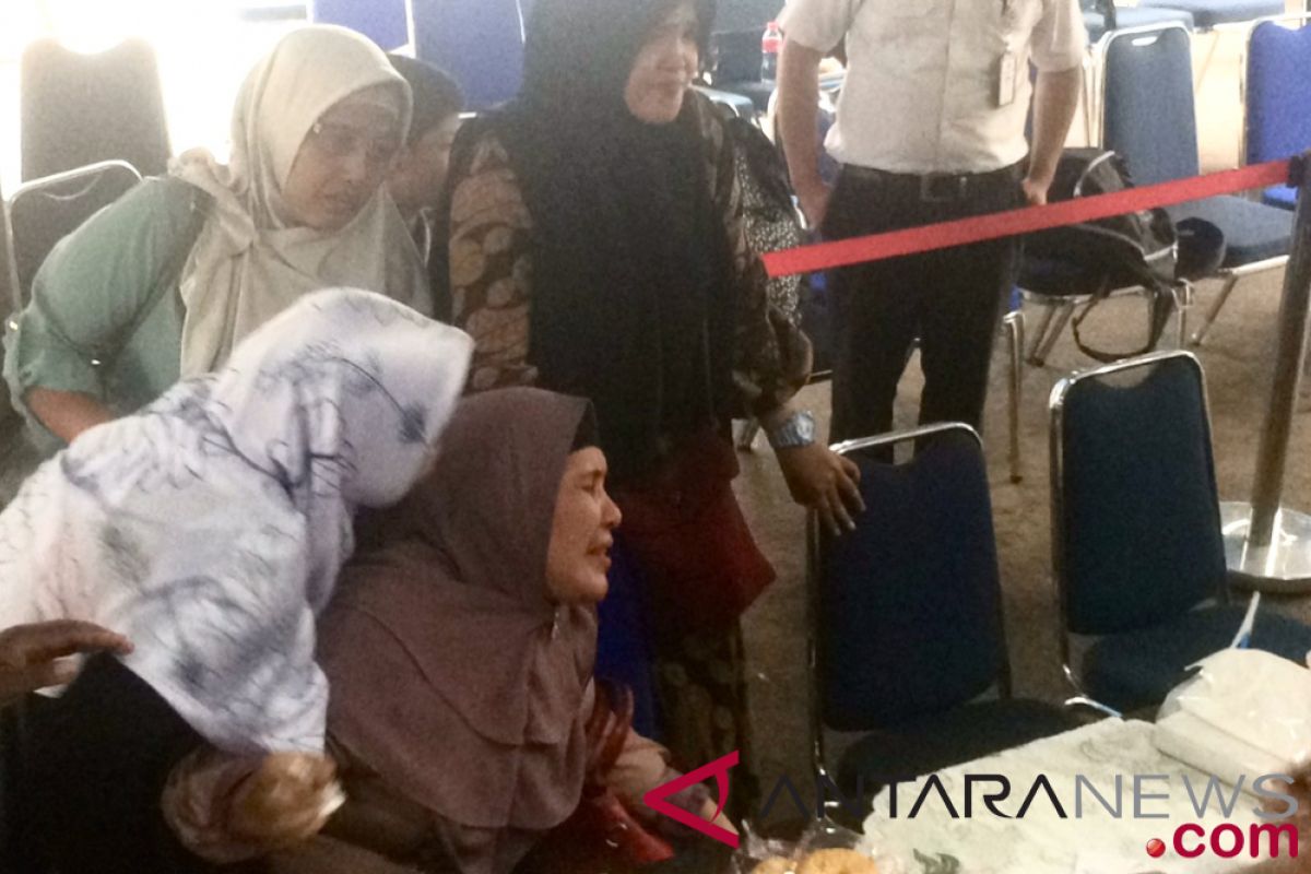 Ibu korban JT 610 histeris berharap anaknya selamat