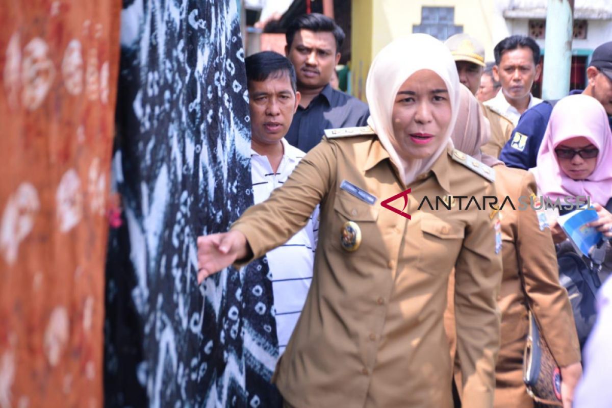 Fitri ingin anak muda meneruskan kerajinan jumputan