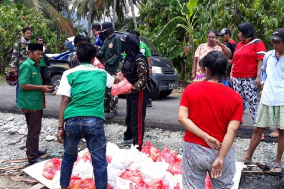 Relawan Ansor dan Lazisnu salurkan logistik bencana